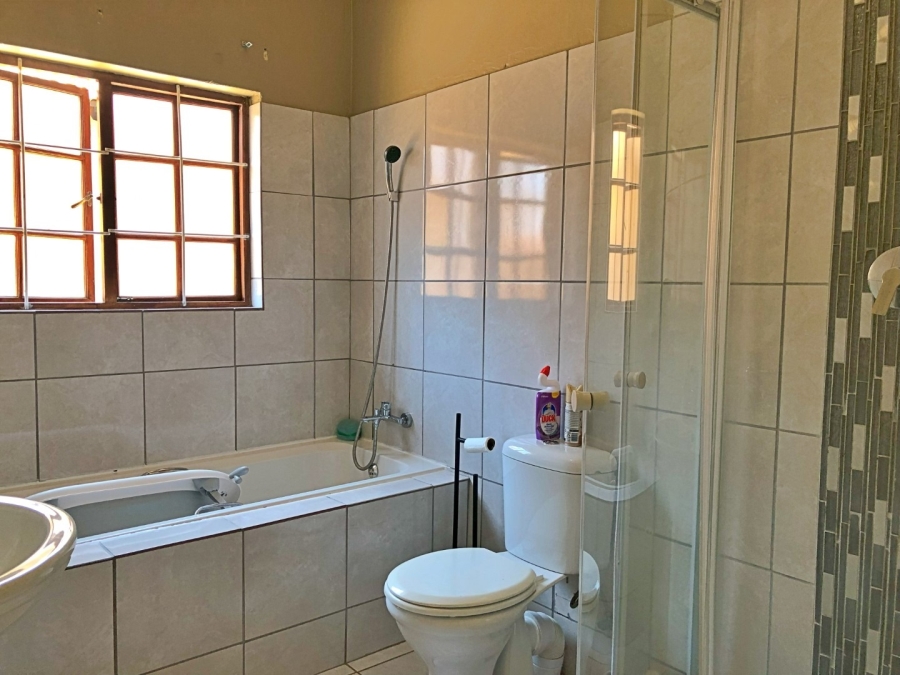 2 Bedroom Property for Sale in Waterval East North West